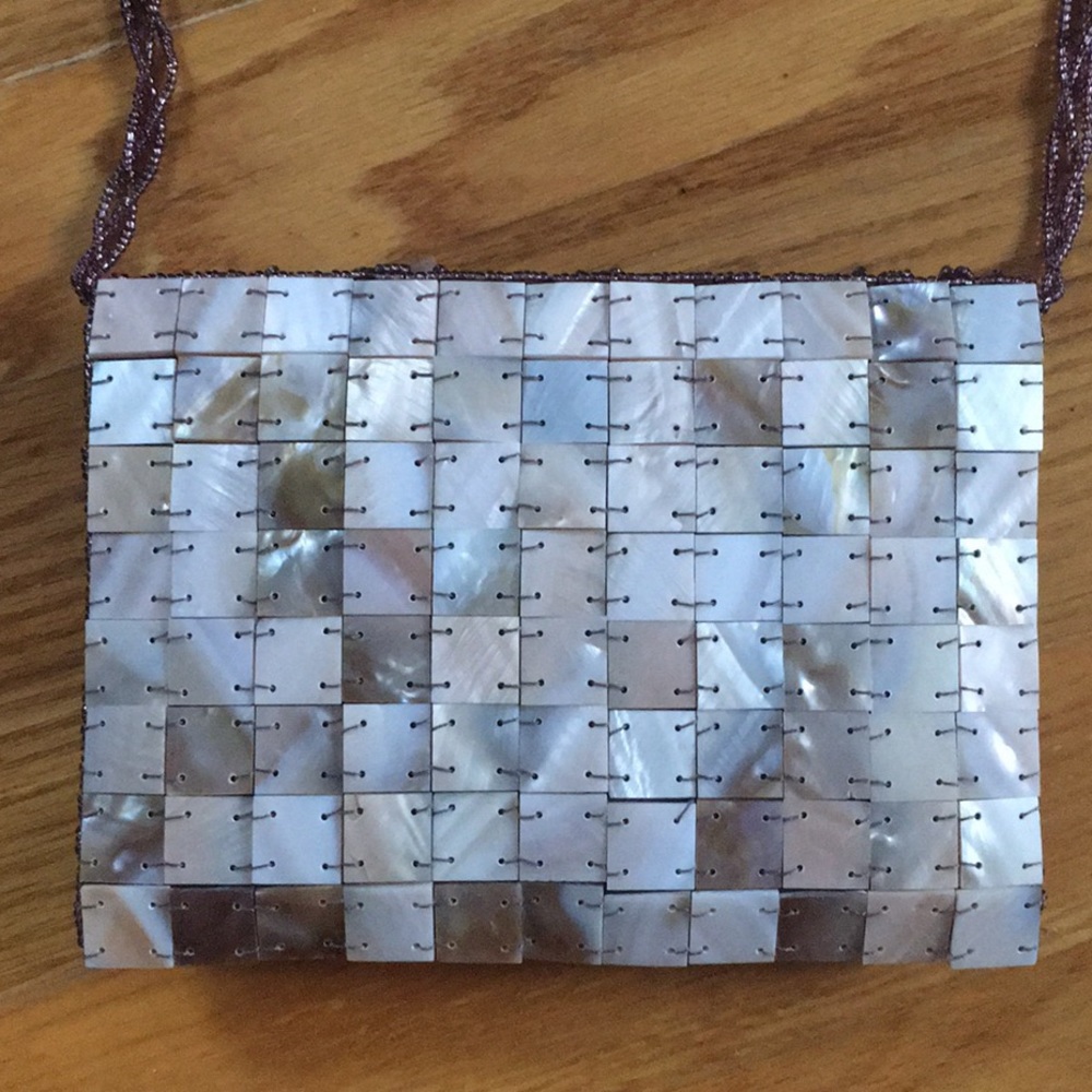 Unique beaded shell crossbody purse - Picture 4 of 7